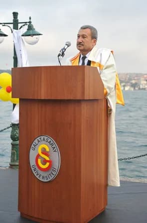 Galatasaray Üniversitesi 2012-2013 Öğrenim Yılı Diploma Töreni Gerçekleşti