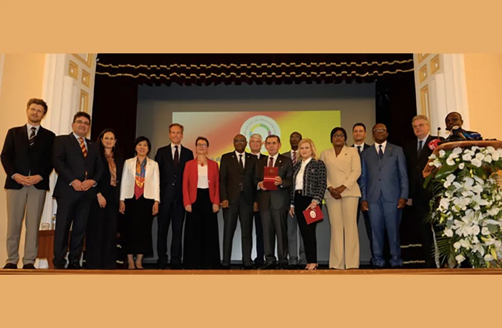 Sayın Dursun Özbek’e 2025 Yılı Frankofon Şahsiyeti Ödülü