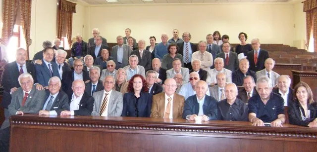 Candan Erçetin "okulda bir Öğle Yemeği"nde...