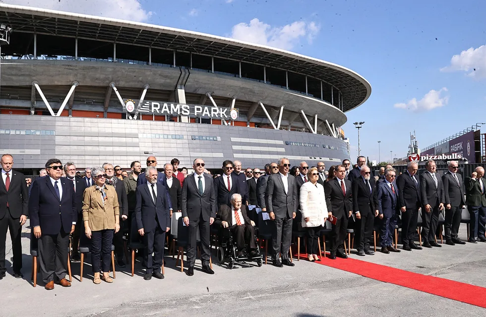 Gazi Mustafa Kemal Atatürk, Tevfik Fikret ve Ali Sami Yen Anıtı Görkemli Törenle Açıldı